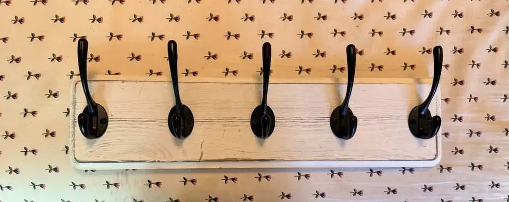 Rustic Farmhouse White Wash Wood Wall Mount Coat Rack With Five Hooks